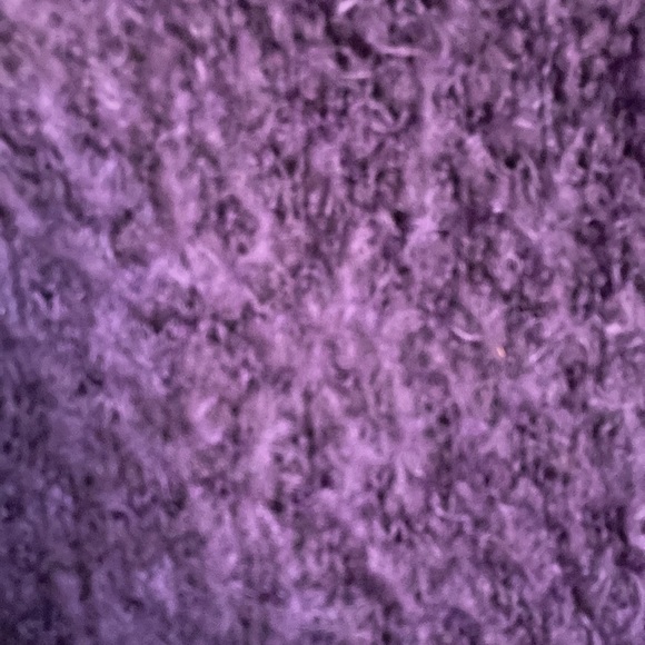 2 for $25 | Beautiful and warm Reaction Kenneth Cole Sweater - Picture 4 of 6